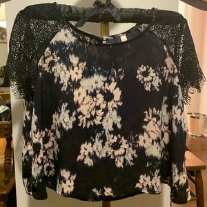 Navy cropped blouse with black lace sleeves